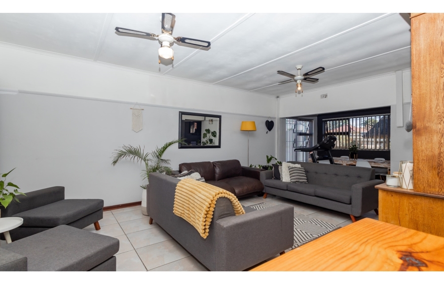5 Bedroom Property for Sale in Avondale Western Cape